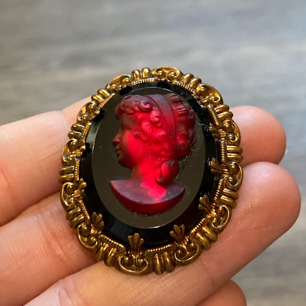 Vintage Deep Red Iridescent Cameo Brooch Pin